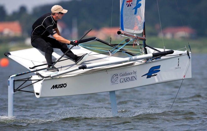 Simon Payne reaching in Race 2 © Th.Martinez http://www.thmartinez.com