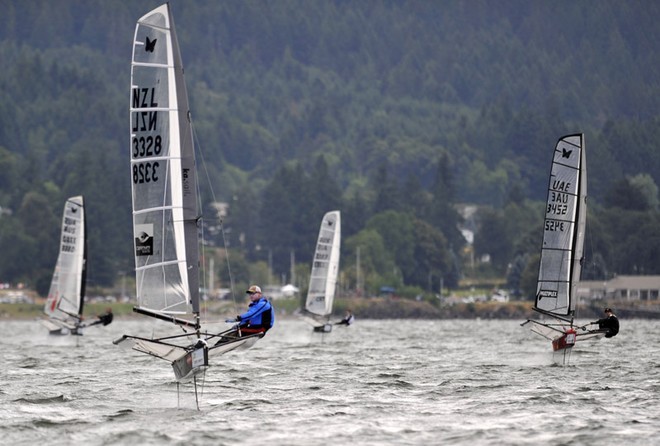 Kevin Hall (USA/NZL) racing at the 2009 Moth Worlds at Cascade Locks, Oregon © Sean Trew (Pacific Fog) http://www.pacificfog.net/