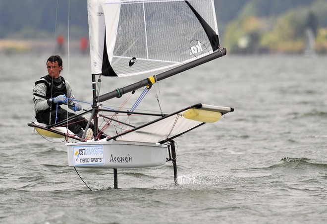 2007 World Optimist Champion, Chris Steele (NZL) racing at the 2009 Moth Worlds at Cascade Locks, Oregon © Sean Trew (Pacific Fog) http://www.pacificfog.net/