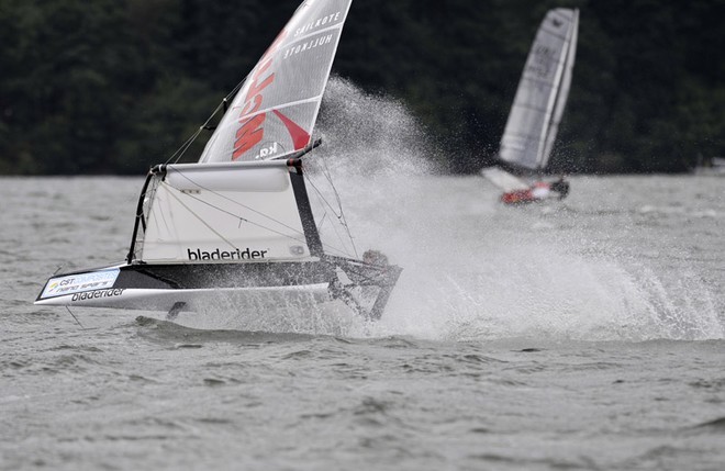 Racing at the 2009 Moth Worlds at Cascade Locks, Oregon © Sean Trew (Pacific Fog) http://www.pacificfog.net/