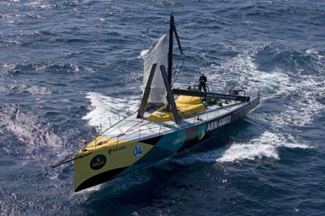 ABN Amro One proceeds under motor back to Sydney after her dismasting in the 2006 Rolex Sydney Hobart ©  Rolex/Daniel Forster http://www.regattanews.com