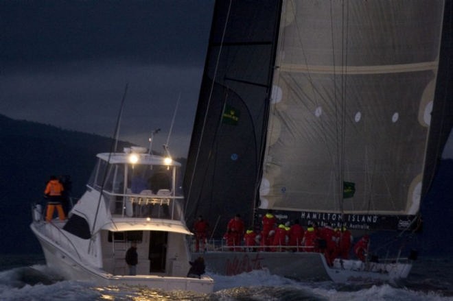Wild Oats IX racing up the Derwent to finish the 2006 Rolex Sydney Hobart Race  ©  Rolex / Carlo Borlenghi http://www.carloborlenghi.net