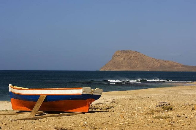 No wind, no surf - 2008 Cabo Verde PWA World Cup Day 4 ©  John Carter / PWA http://www.pwaworldtour.com