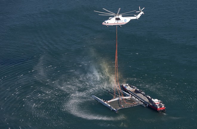 Alinghi5 arrives in Genova<br />
 &copy; Carlo Borlenghi/ Alinghi http://www.alinghi.com