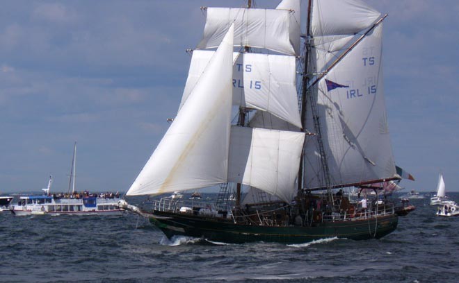 Brigatine Asgard II under full sail © SW