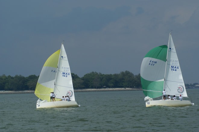Teams Singapore (green) and Thailand (yellow) -  Selangor Gapurna Int Youth OD Champs 2007 © Dave Moxey, RSYC
