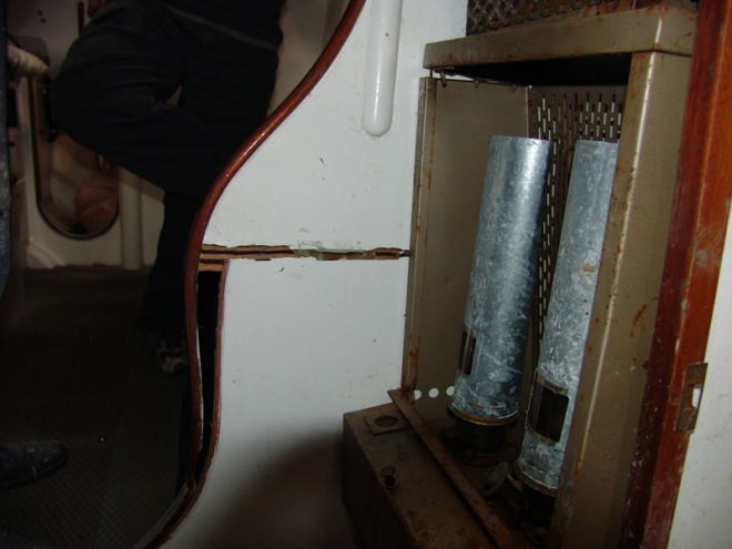 The main bulkhead shifted by about 20mm during the grounding © Richard Gladwell www.photosport.co.nz