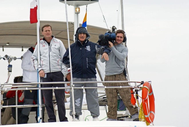 PRO Harold Bennett (centre) discusses start options, Day 1, 2010 America’s Cup, Valencia © Richard Gladwell www.photosport.co.nz