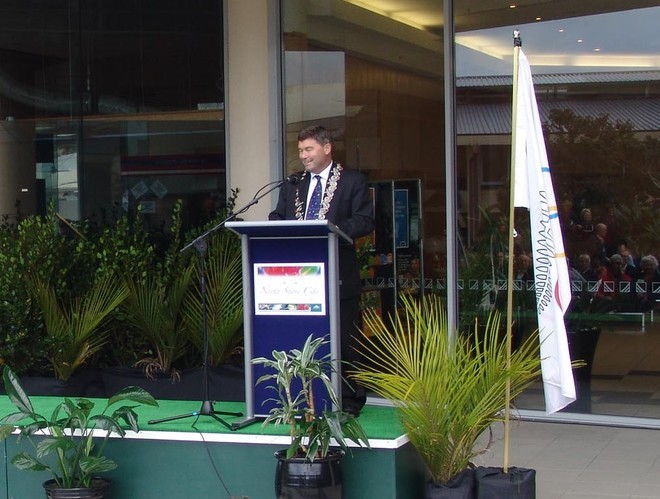 North Shore City mayor, Andrew Williams, welcomes home its Olympians © Richard Gladwell www.photosport.co.nz