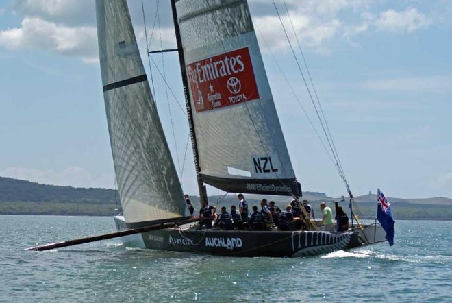 The ETNZ crew lose the spinnaker pole to leeward -  Louis Vuitton Pacific Series - Practice - 22 January 2009 © Richard Gladwell www.photosport.co.nz