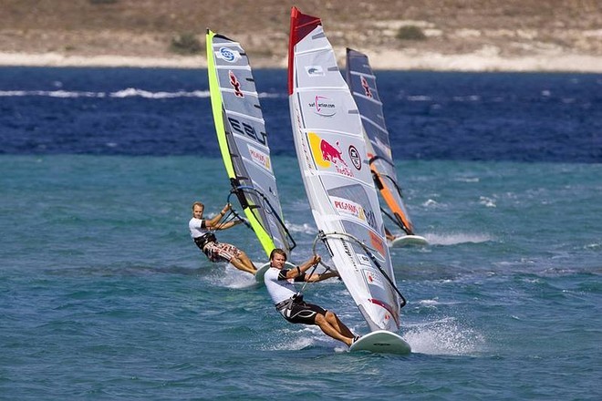 Dunkerbeck moves in on Pritchard - PWA - Alacati, Turkey ©  John Carter / PWA http://www.pwaworldtour.com