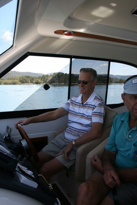 Peter Robson on the helm with Duncan Dyer to his left &copy; Helen Hopcroft