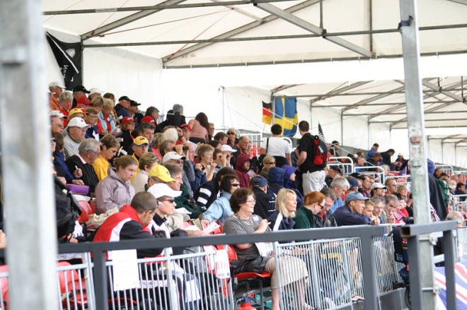 The NZ Corner fills up for the Womens Eight © Rob Bristow www.rowinginfo.info