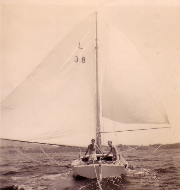 Designed as work boats to be sailed by a man and a boy the Mullet boats were noted for their beam, shallow draft and sail area. The low freeboard made it easier for nets to be pulled aboard, while the boats had a good load carrying capacity and could quickly return to port with a load of fresh fish.  © Gladwell Collection richardgladwell.com