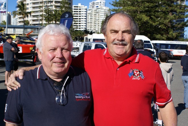 Melbourne’s Tony Low (left, Smorgon Steel) with eventual winner Steve Searle (ACME Racing). © Powerboat-World.com http://www.powerboat-world.com