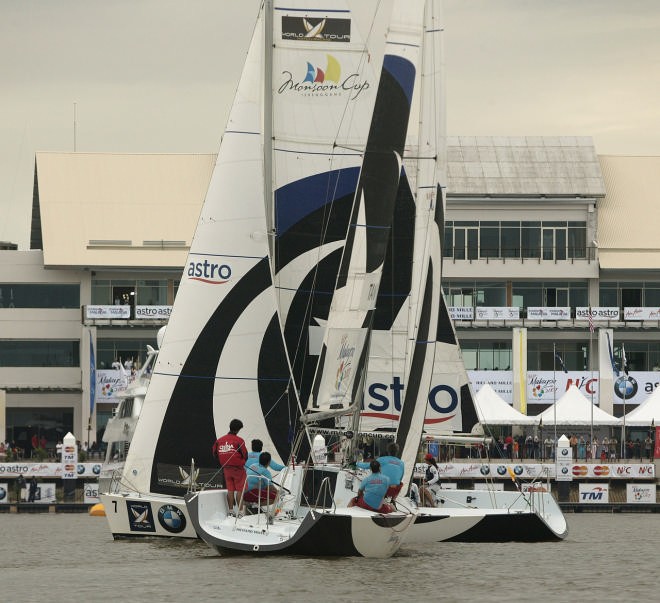 Racing in front of the grandstand buildings (Koo vs Tan)  © Guy Nowell http://www.guynowell.com