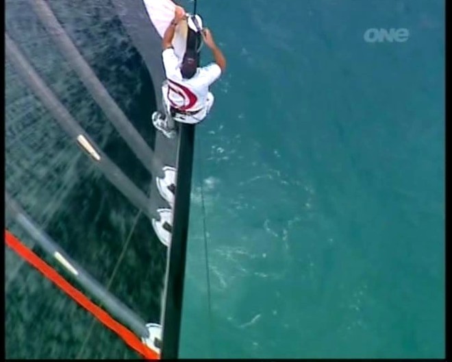 2 - Appears to thread release halyard © Event Media
