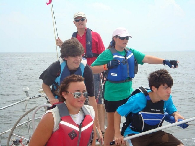 Storm Trysail Foundation Junior Safety-at-Sea Seminars 2009 Man Overboard drill © Storm Trysail Foundation www.stormtrysailfoundation.org
