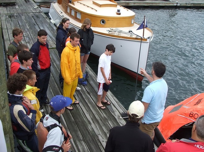 Storm Trysail Foundation Junior Safety-at-Sea Seminars 2009 Newport R.I. © Storm Trysail Foundation www.stormtrysailfoundation.org