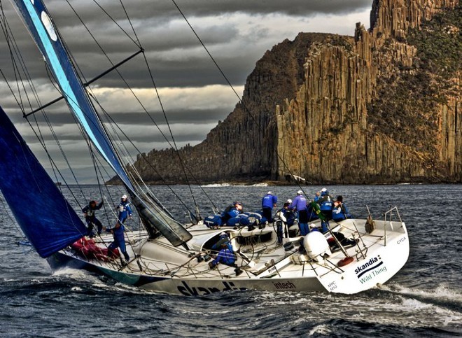 SKANDIA sails pass the Organ Pipes  - Rolex Sydney Hobart 2008 ©  Rolex / Carlo Borlenghi http://www.carloborlenghi.net