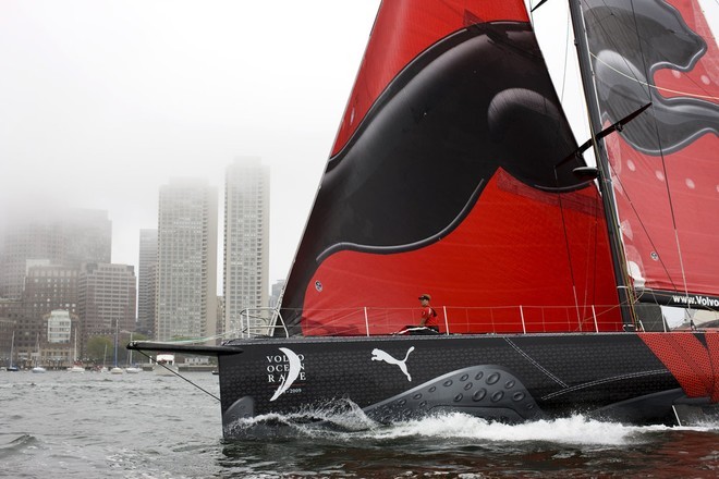 <br />
PUMA Ocean Racing, skippered by Ken Read (USA) at the start of leg 7 from Boston to Galway © Sally Collison/PUMA Ocean Racing http://www.sallycollison.com