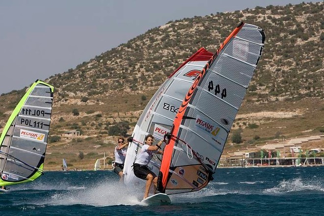 Valerie Ghibaudo in front 2008 Pegasus Airlines Alaçati PWA World Cup – Day Five ©  John Carter / PWA http://www.pwaworldtour.com