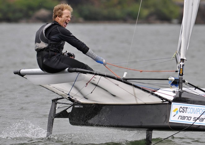 Charlie McKee (USA) racing at the 2009 Moth Worlds at Cascade Locks, Oregon © Sean Trew (Pacific Fog) http://www.pacificfog.net/