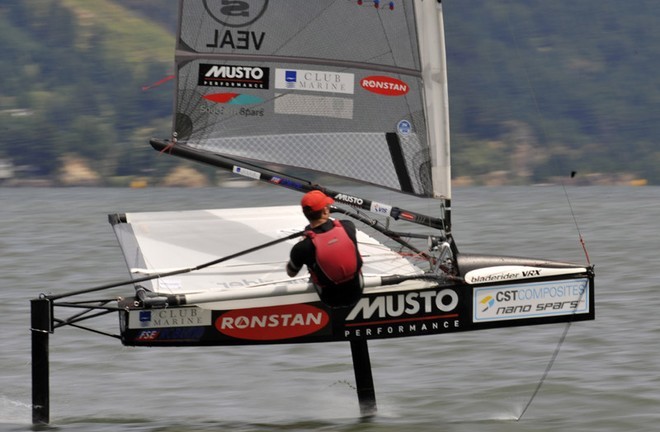 Racing at the 2009 Moth Worlds at Cascade Locks, Oregon © Sean Trew (Pacific Fog) http://www.pacificfog.net/