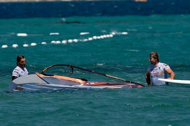 Contenders - Bjorn Dunkerbeck Antoine Albeau chatting (2008 Pegasus Airlines Alaçati PWA World Cup ­ Final Day) ©  John Carter / PWA http://www.pwaworldtour.com