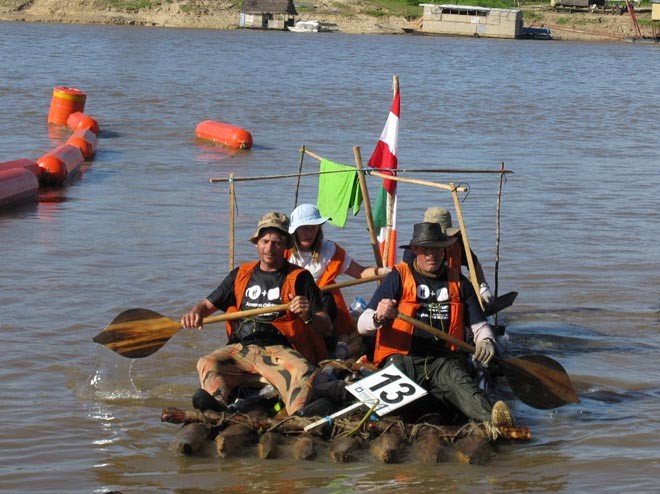 Finish - Great Amazon Raft Race © Robert Dowling http://amazonquest.net