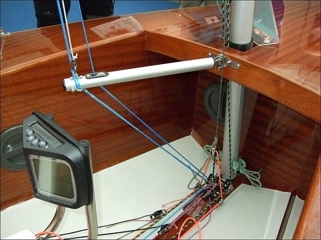 Gosling Solo 4936 - Kicker with strut  © Solo Assoc http://www.solosailing.co.uk