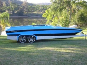 The F21 Force, ‘Hell Razor’, now being rigged with 540 cubic inches of Chevrolet big block in preparation for the New Zealand world titles. photo copyright SW taken at  and featuring the  class