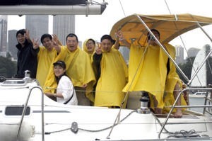 Hyundai sailors in the rain © SW