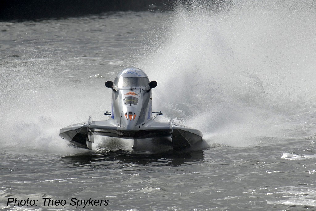 Rhys Cole pulling about 4G’s through a turn! - F1 Superboats Newcastle June 2008 © Theo Spykers 