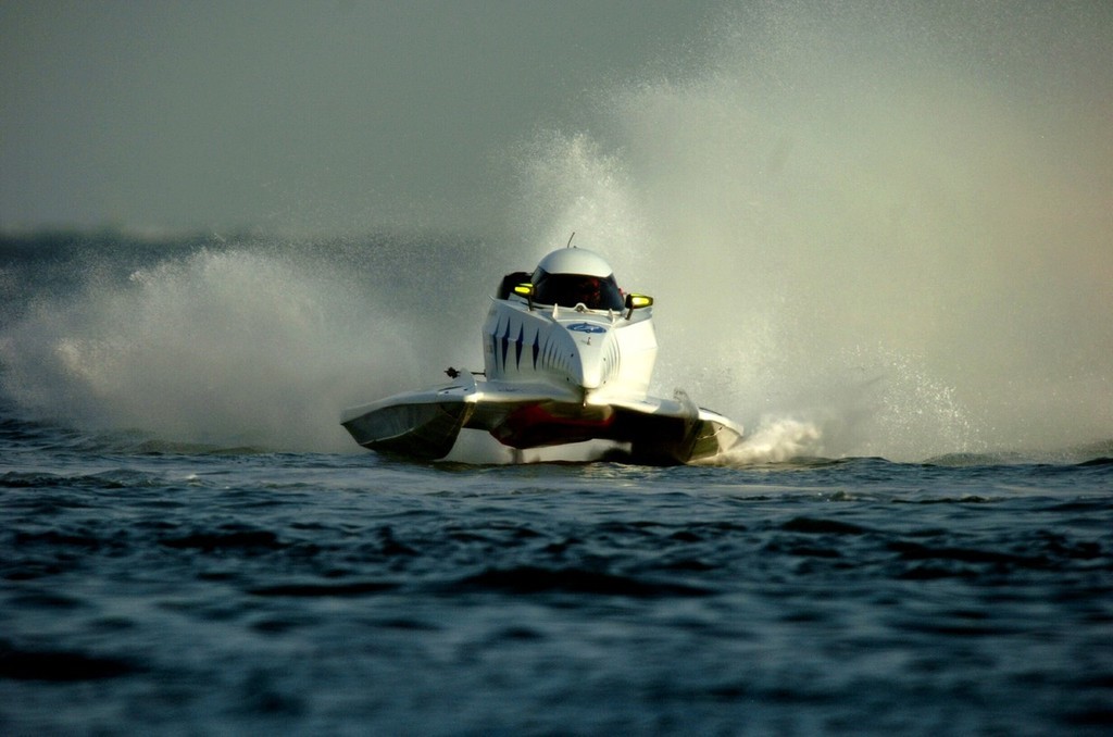 Doha - Qatar - 26 November, 2007 - Timed Trials for the Qatar Grand Prix at Doha Corniche. Picture by Vittorio Ubertone/Idea Marketing. © UIM F1 H2O World Championship http://www.f1boat.com