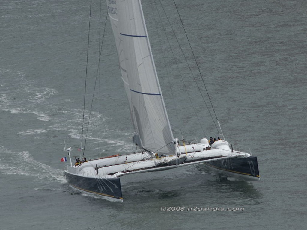 Gitana 13 departs from San Francisco on her attempt to set a new North Pacific crossing record from San Francisco to Yokohama (JPN) © Erik Simonson/ h2oshots.com
