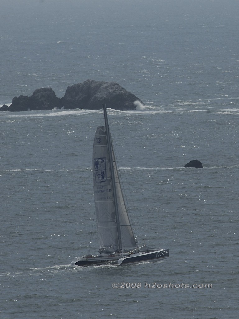 Gitana 13 departs from San Francisco on her attempt to set a new North Pacific crossing record from San Francisco to Yokohama (JPN) © Erik Simonson/ h2oshots.com