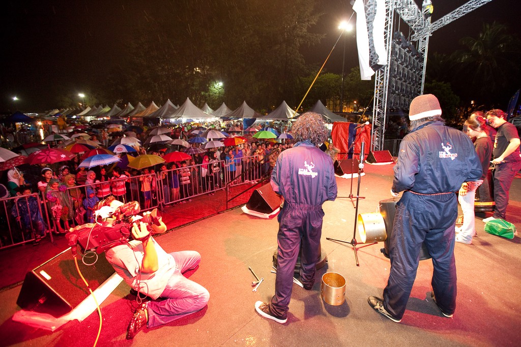 Monsoon Cup Kick-off Concert at Dataran Shahbandar. Monsoon Cup 2009. Kuala Terengganu, Malaysia. 1 December 2009. Photo: Sander van der Borch / Subzero Images © Gareth Cooke Subzero Images/Monsoon Cup http://www.monsooncup.com.my