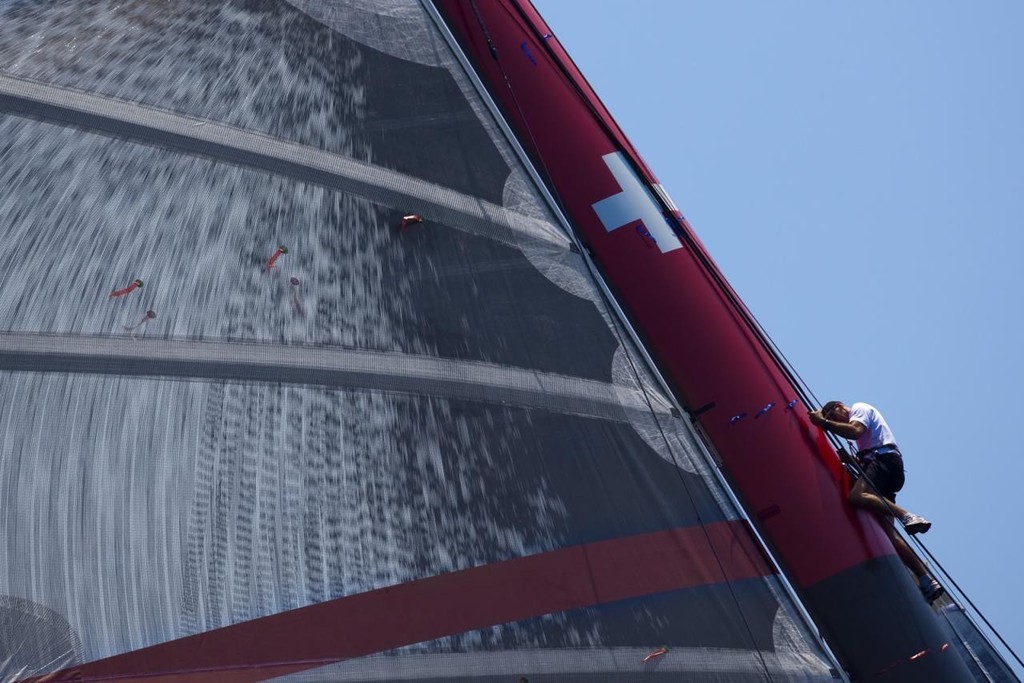 Alinghi 5 in  Genova<br />
Al5 first navigation in the sea<br />
 © Guido Trombetta/Team Alinghi