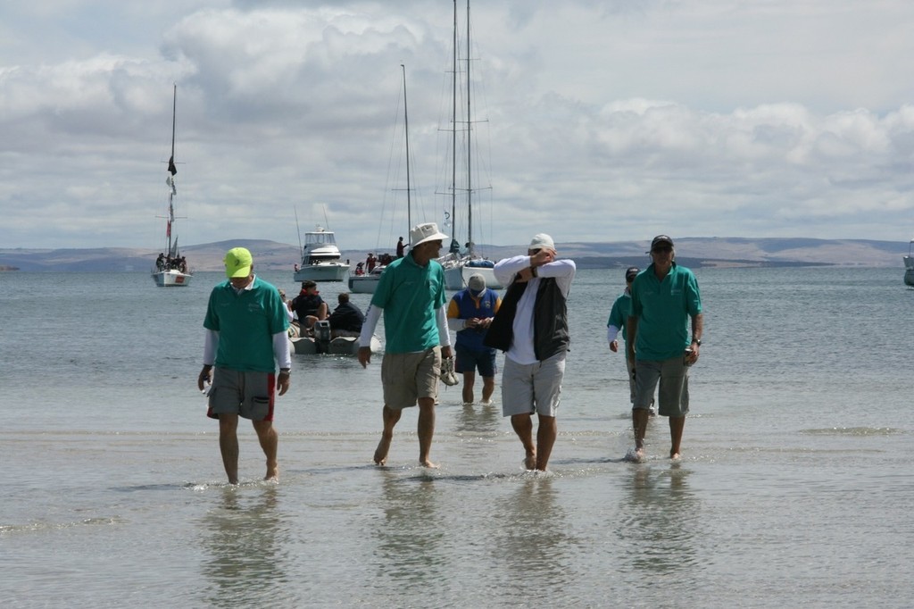 Coming ashore to Mega’s BBQ. - Adelaide to Pt Lincoln Blue Water Classic and Lincoln Week © Maggie Joyce - Mariner Boating Holidays http://www.marinerboating.com.au