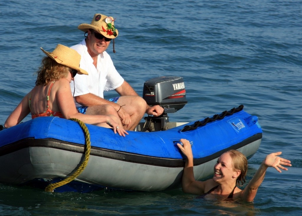 Mucking about in boats © Mariner Boating Holidays http://www.marinerboating.com.au