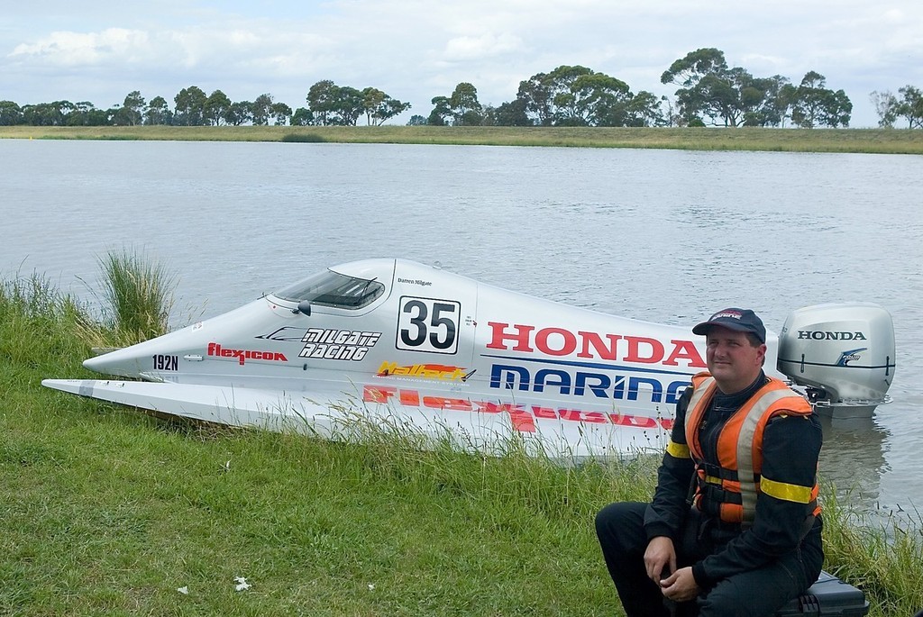 Darren Milgate ’takes five’ on the river bank with his Honda-powered F2000 tunnel boat.  © Ellen Dewar