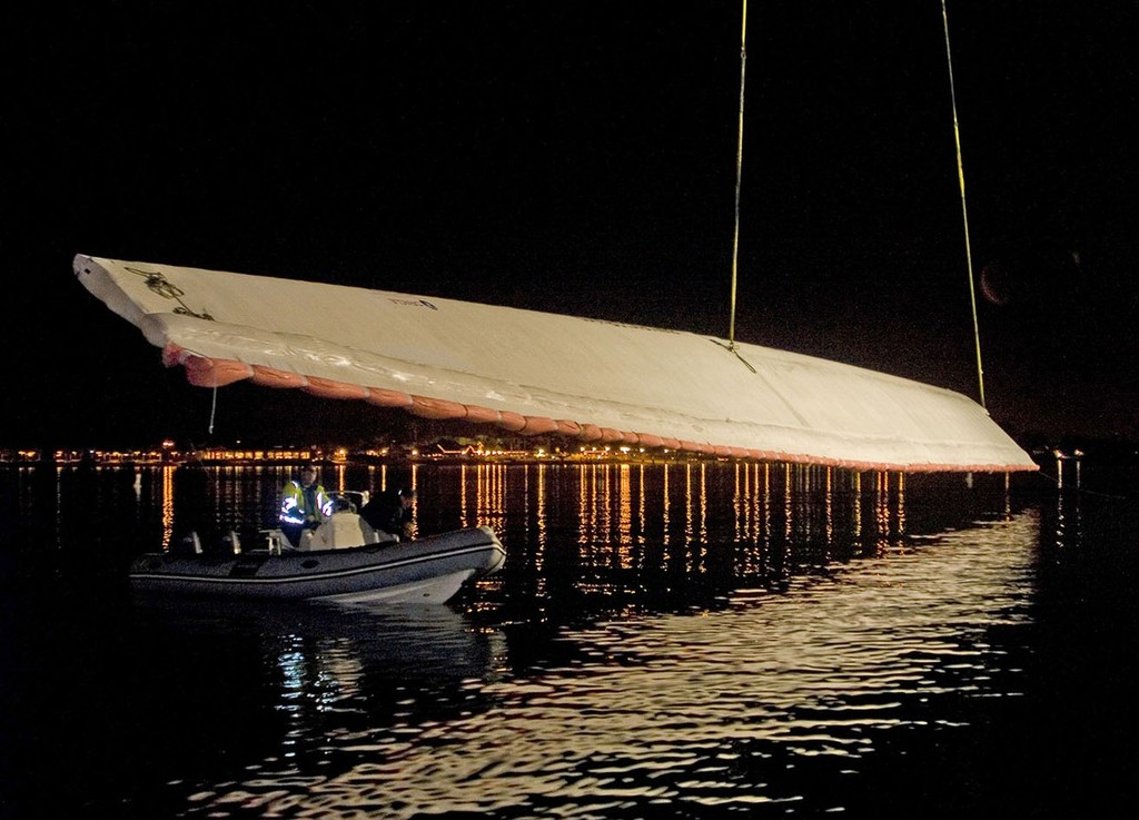 BMW ORACLE Racing - Wing loading on to 
