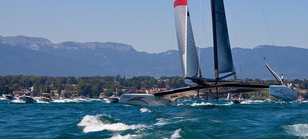 01 August Alinghi 5 Celebrations on Lake Geneva<br />
Alinghi 5 in the midlle of the celebrative boat parade from Lausanne to Geneva<br />
Guido Trombetta/Alinghi © Guido Cantini