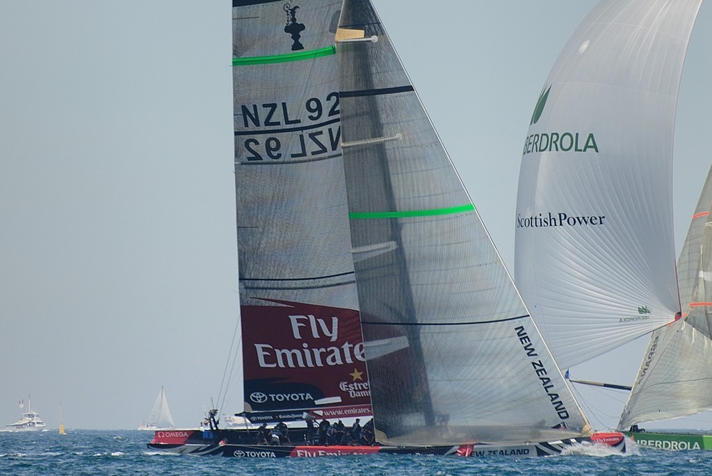 Emirates Team NZ round the leeward gate ahead of the now Challenger of Record, Desafio Espanol in the 2007  Louis Vuitton Cup © MCC McCamp