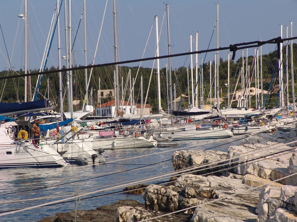 A spaghetti of stern line ashore Fiskardho. © Ian & Andrea Treleaven