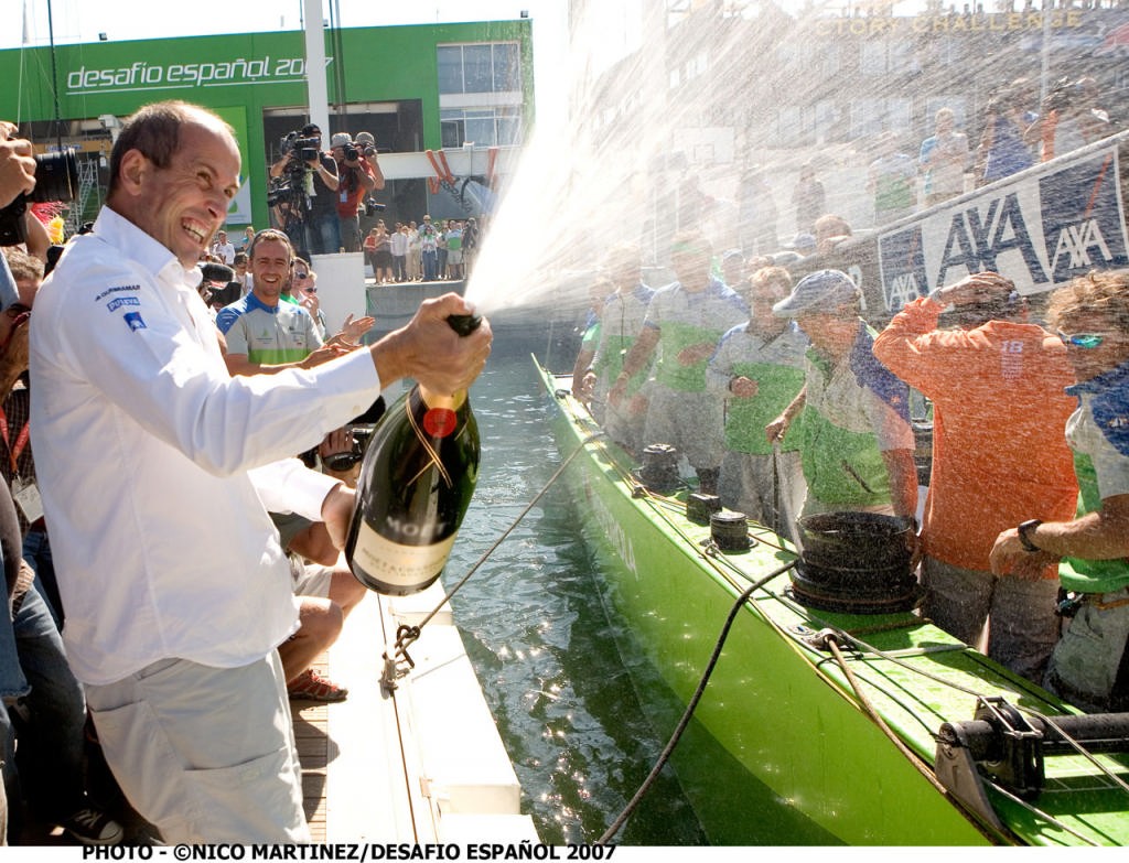 Celebration time at the end of the Challenger Series - Louis Vuitton Cup Round  © Desafio Espanol 2007 Photo http://www.desafioespanol2007.com