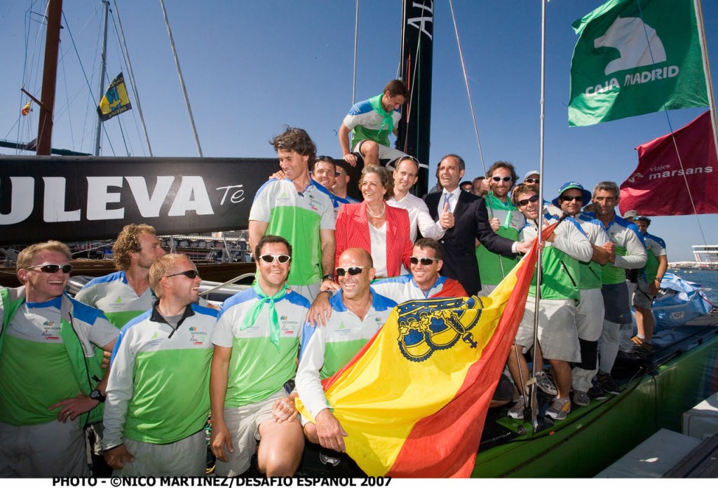 Happy Team from desafio Espanol after finishing fourth in the Challenger Series - Louis Vuitton Cup  © Desafio Espanol 2007 Photo http://www.desafioespanol2007.com