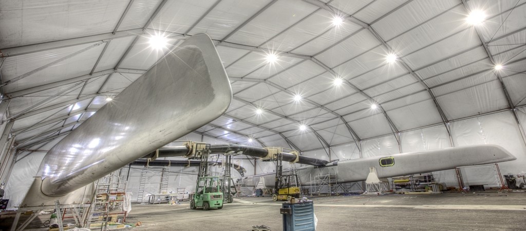 Alinghi 5 - wide angle view in the building shed, before painting © Carlo Borlenghi/ Alinghi http://www.alinghi.com