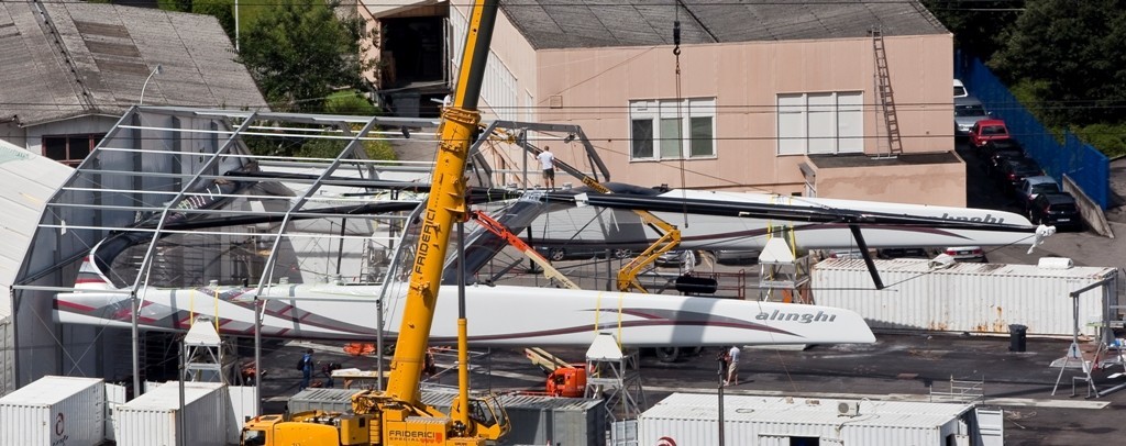 Alinghi 5 showing the placement of her two beams and no forward cross beam © Stefano Gattini - Alinghi